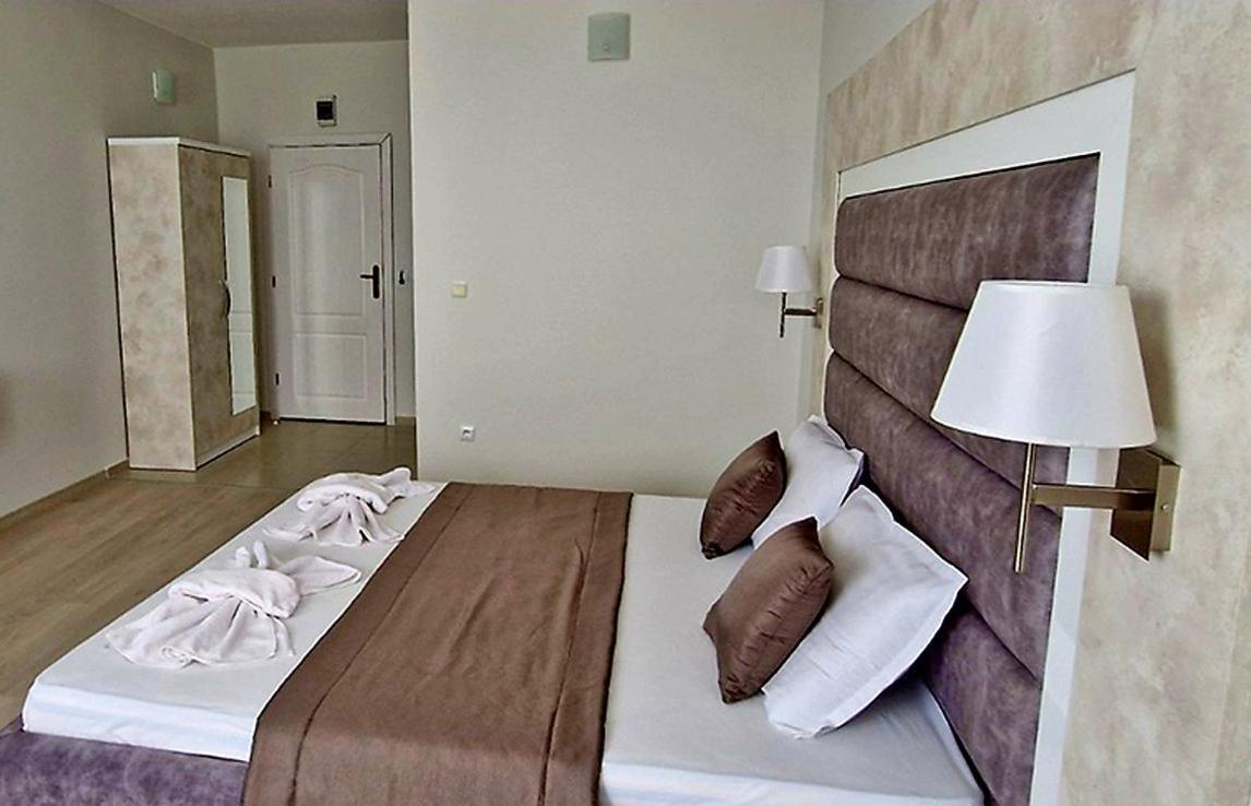 Амон Ра Hotell Primorsko Eksteriør bilde